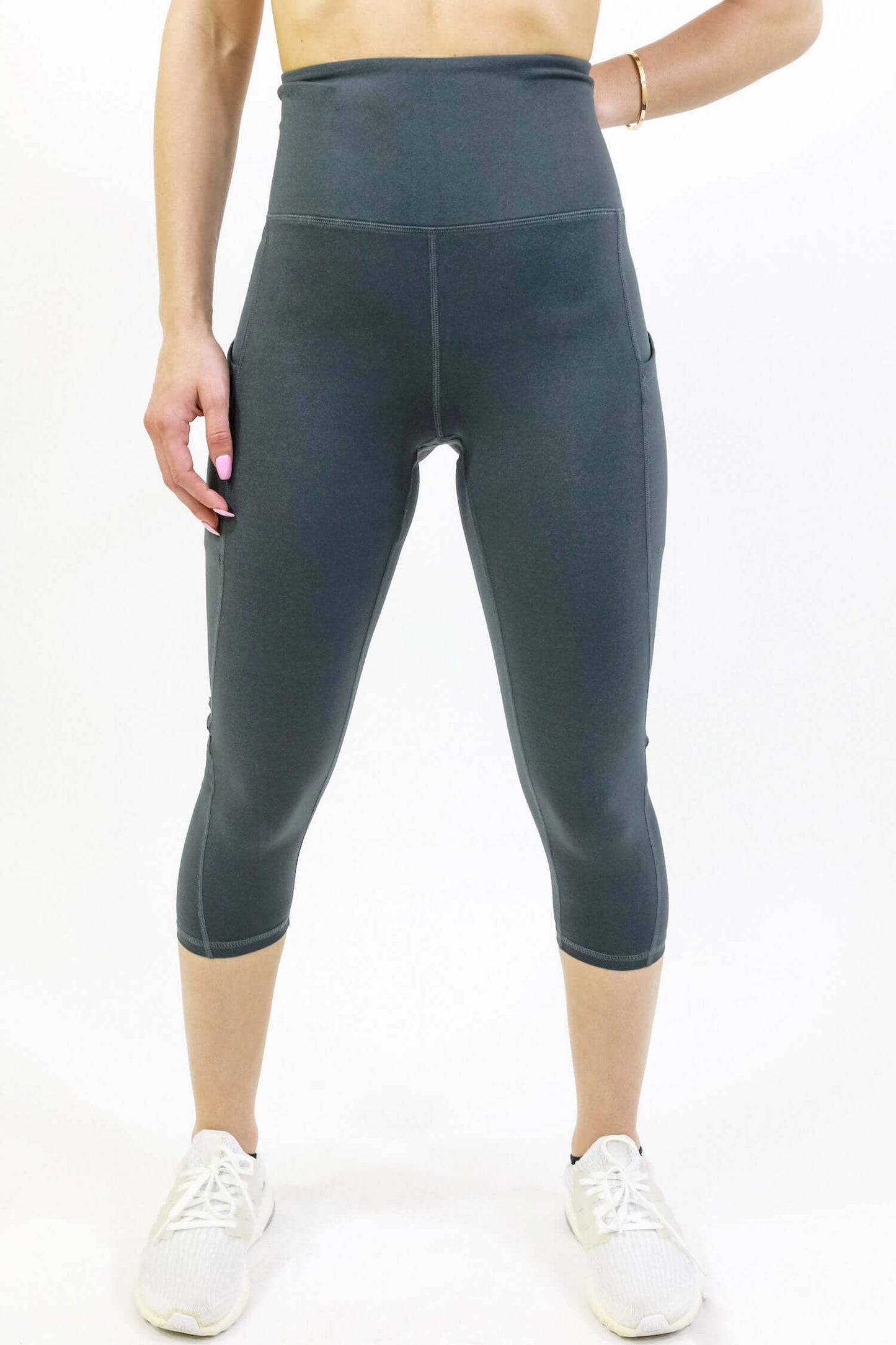 Leggings capri de cintura alta con bolsillos en la cadera de Seajoy Athletic