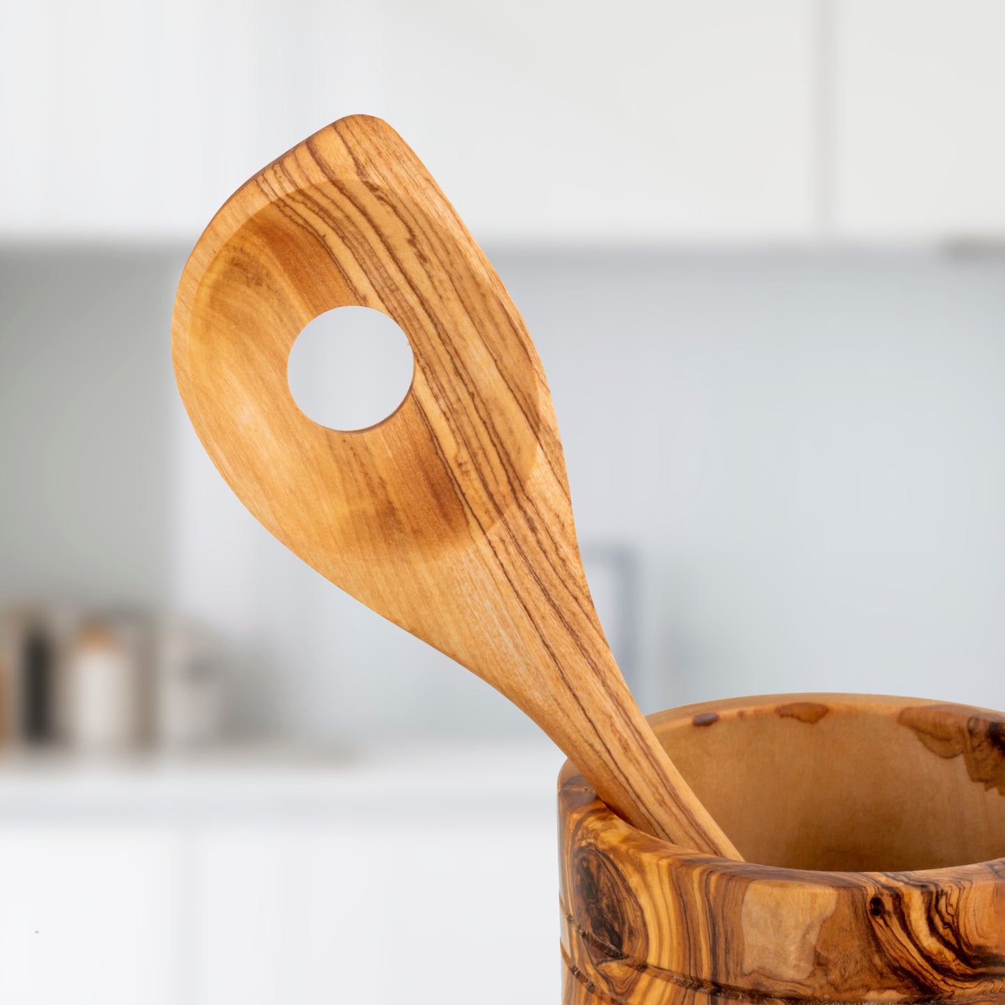 Utensilios de cocina hechos a mano en madera de olivo - Juego de 5 con soporte de madera